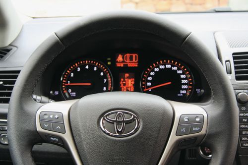 - Toyota Avensis:   -