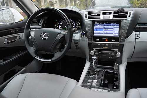  Lexus LS600h L:    